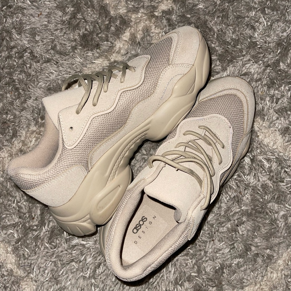 ASOS DESIGN Wide Fit Divine chunky sneakers in baig